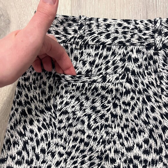 Michael Kors Black and White Leopard Print Shorts Size 0 - Picture 6 of 7